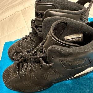 Jordan , size 6.5Y black color